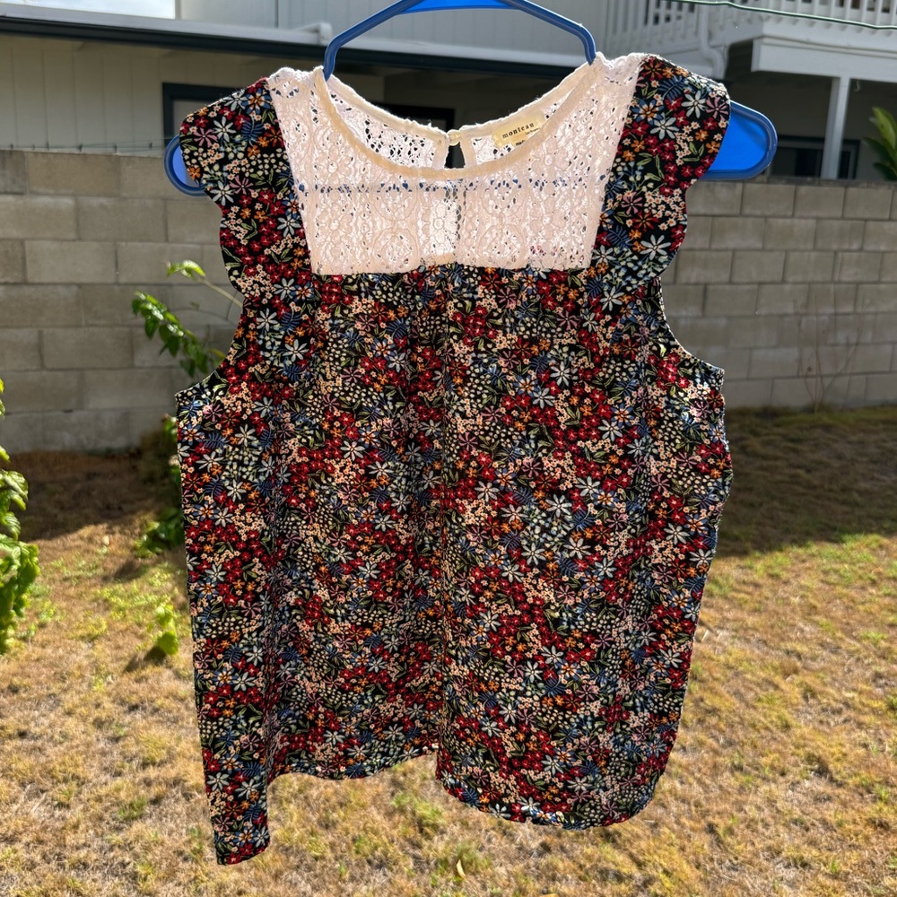 Monteau White Lace Floral Top